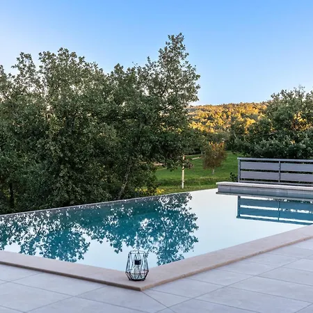 Dominika * Rakotule