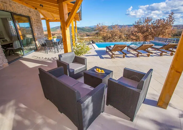 Dominika Villa Rakotule